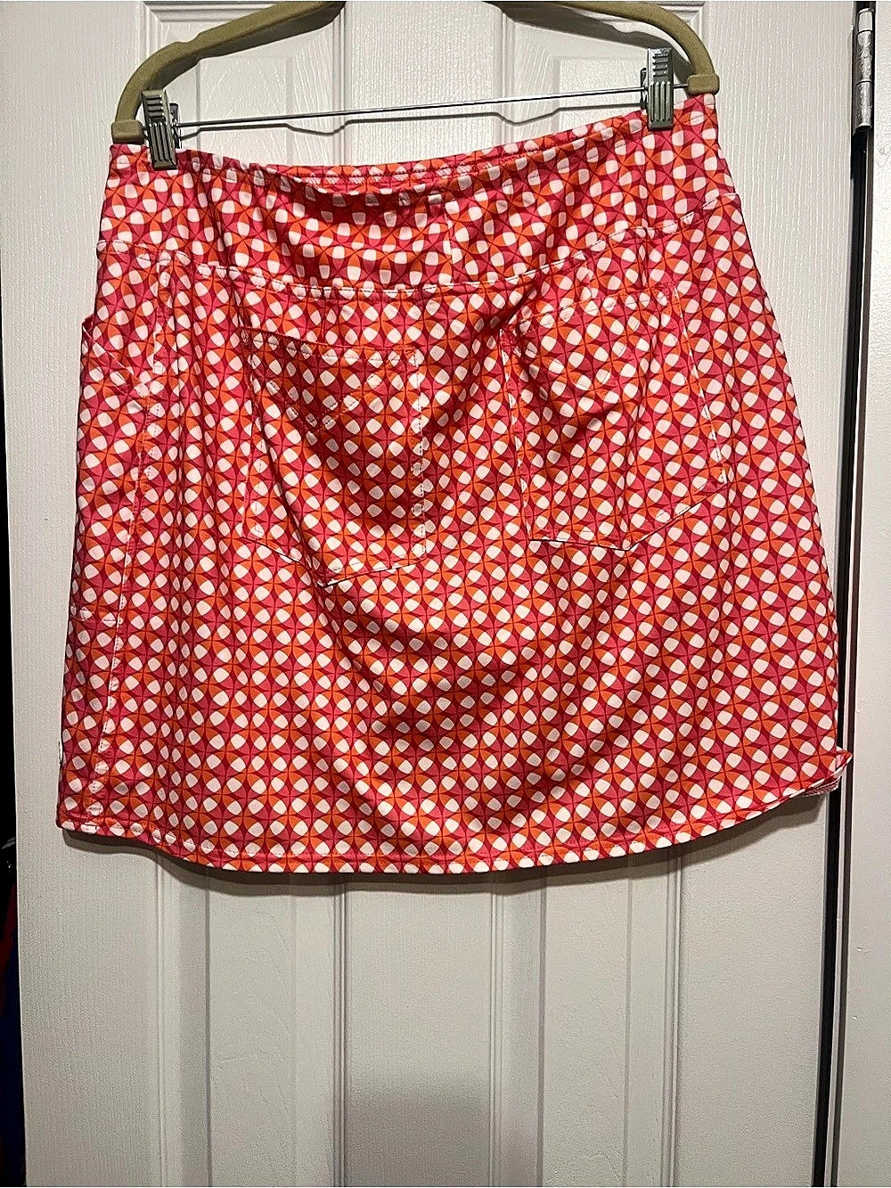Jofit Golf Geometric Athletic Shorts in Red & Orange